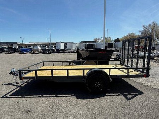 25 LAMAR UTILITY 3K — rear three-quarter view